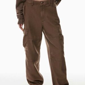 Aritzia TNA Dark Brown Cargo Pants Women’s Size 8